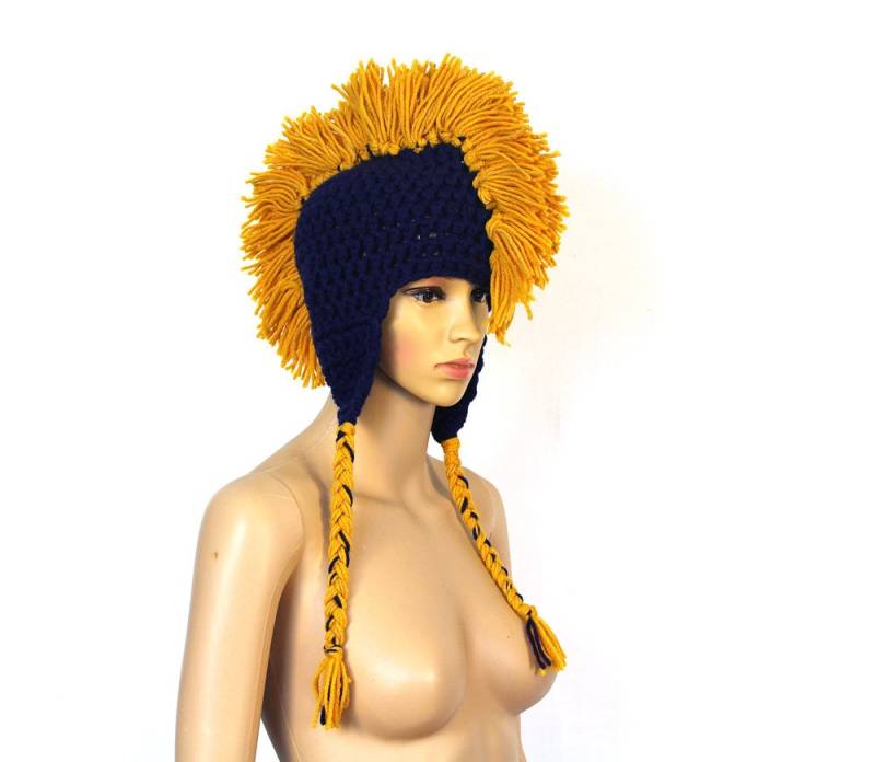 Marineblau Und Gold Mohawk Ohrklappe Mütze Gehäkelt Handmade Boyfriend Geschenk von LeafLee