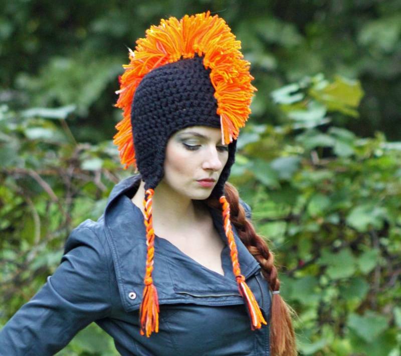 Schwarz-Orange Mohawk Ohrflap Mütze One Of A Kind Gehäkelt Handmade Boyfriend Geschenk von LeafLee