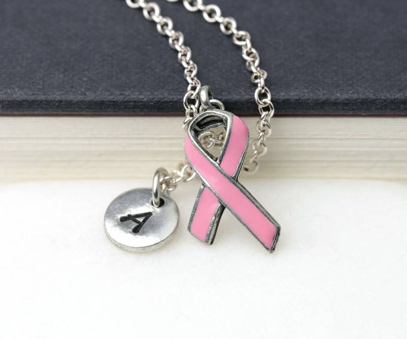 Silber Brustkrebs Bewusstsein Halskette, Krebs Überlebend Geschenk, Kämpfer, Krieger Rosa Band, Erste Charme Halskette von LeafOnWaterStudio
