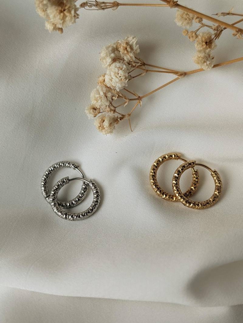 sternstaub Creolen Clicker Hoop Sparkling Hoops Funkelnde Facettierte Klappcreolen von Leafberries