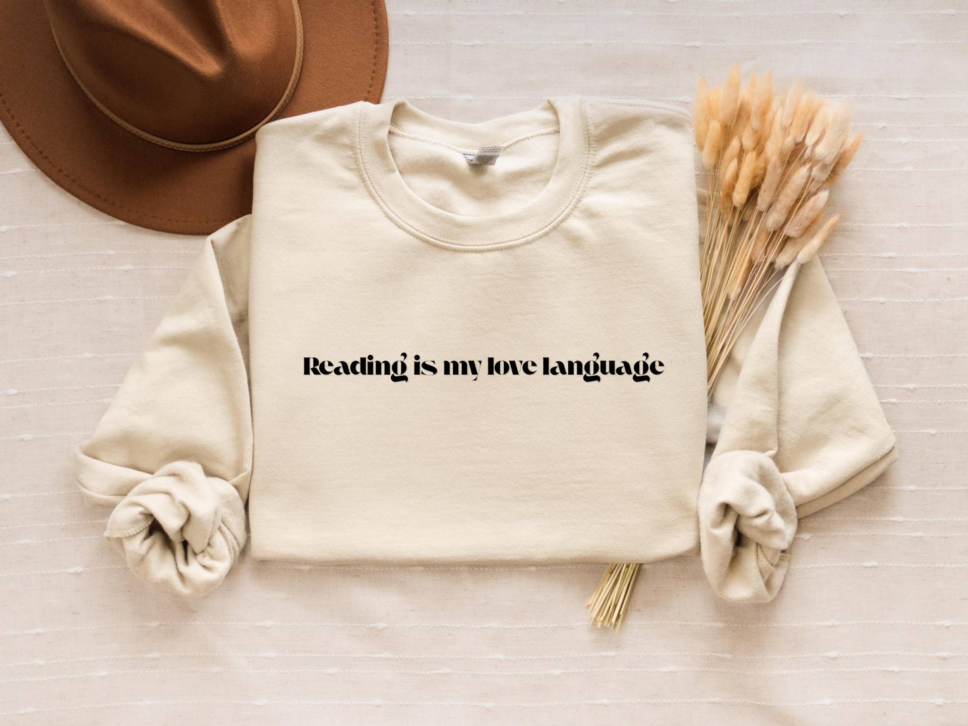 Reading Is My Love Language Sweatshirt, Book Lover Hoodie, Fleece Booktok Sweater, Romance Reader Gift, Cozy Literary Apparel For Women von LeahsKreativhaus