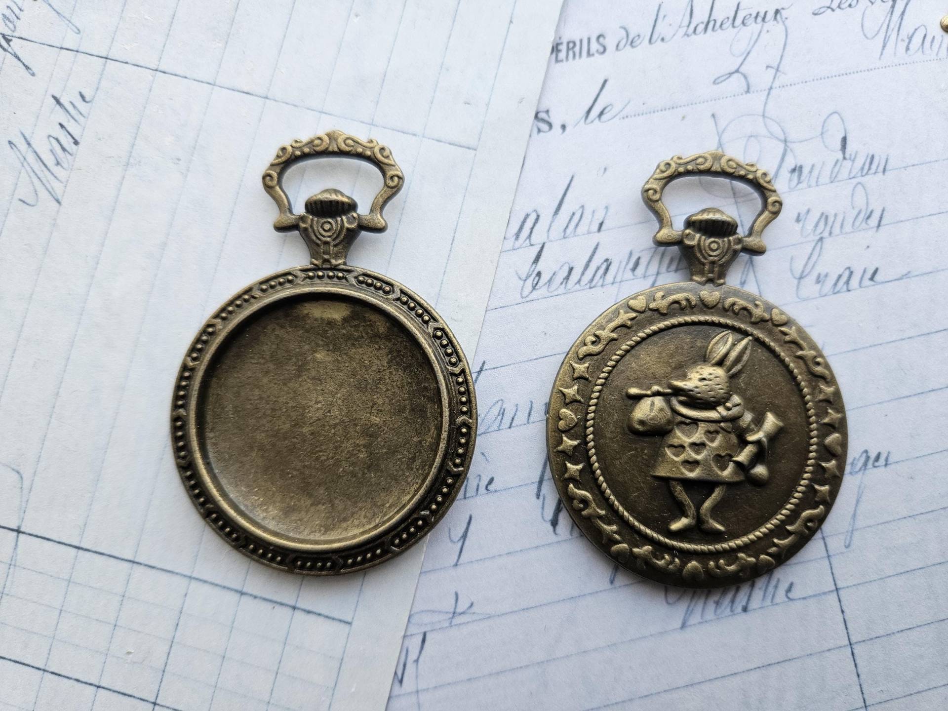 Alice Im Wunderland Anhänger Charm von LeanderOrnaments