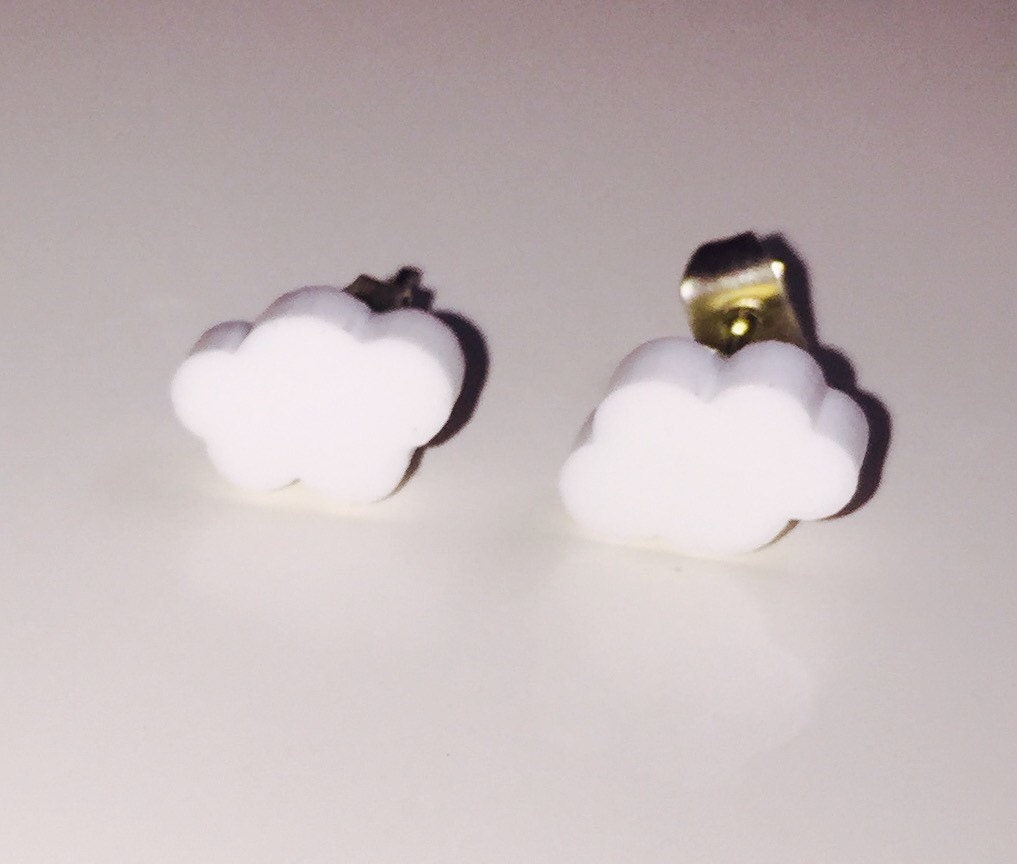 Mini Fluffy Cloud Acryl Ohrstecker von LeanesDesigns