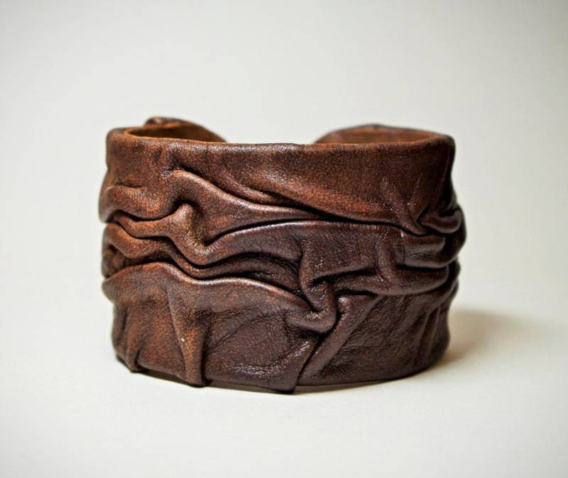 Handgefertigtes Lederarmband. Verstellbare Schwarz Braun Leder Manschette Armband Armreif Für Männer Frauen. Mittelalter Armreif, Cosplay, Larp von LeasBoutique