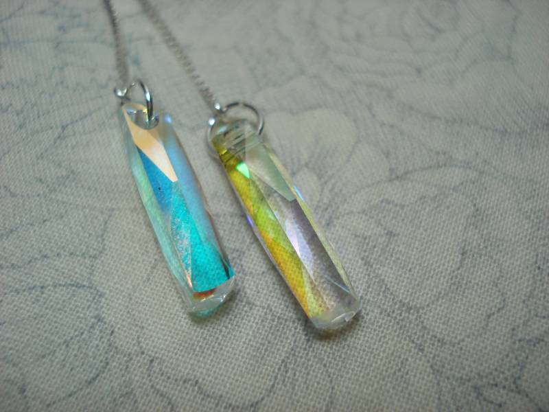 Aurora Borealis Swarovski Säule Kristalle Auf Sterling Threader Ohrringe Oder Halskette - Ohr Fäden-Kostenloser Versand in Die Usa von LeasEarThreads