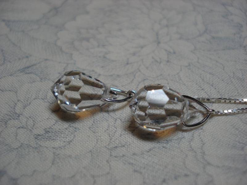 Kristalltropfen Auf Sterling Ohrgewinde - Einfädler Ohrringe Oder Halskette Kostenloser Versand Nach Usa von LeasEarThreads