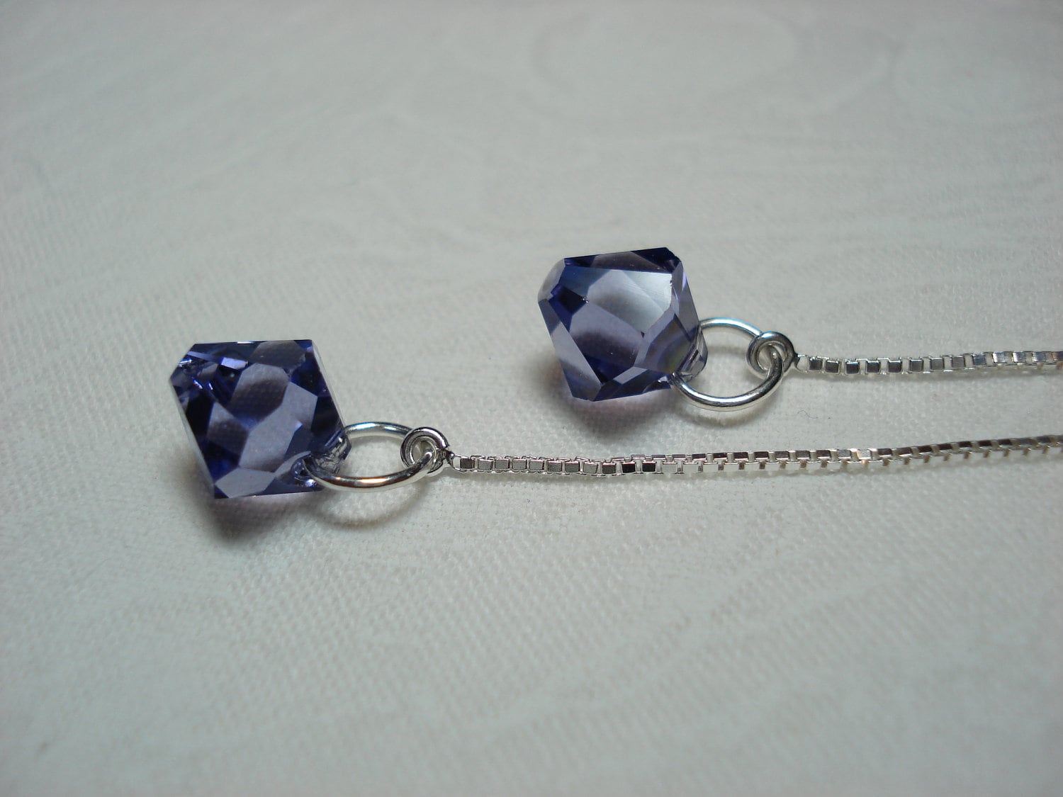 Lila Swarovski Kristall Und Sterling Silber Ohrfäden - Einfädler Ohrringe Oder Halskette-Kostenloser Versand Nach Usa von LeasEarThreads