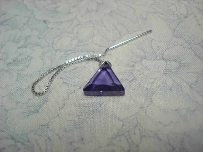 Lila Zirkonia Dreiecke Auf Sterling Ohrgewinden - Threader Ohrringe Oder Halskette Kostenloser Versand Nach Usa von LeasEarThreads