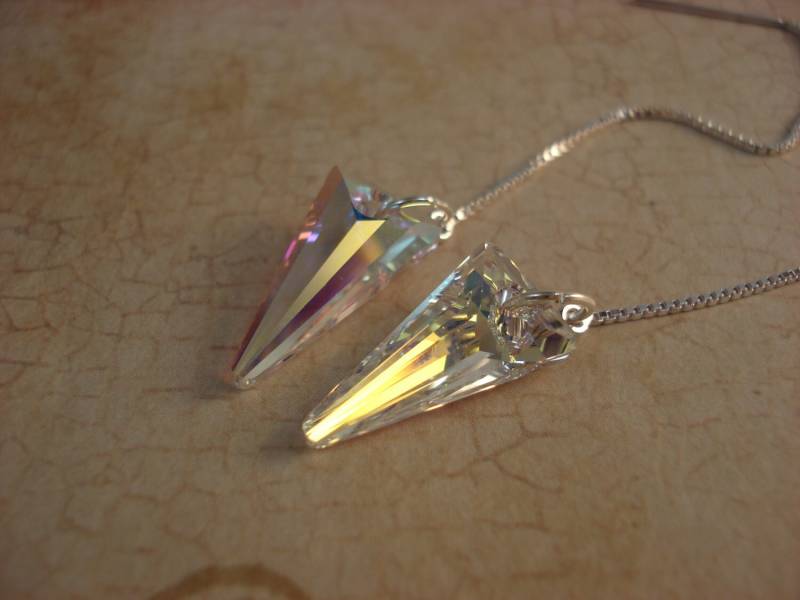 Regenbogen Dreieck Swarovski-Kristalle Auf Sterling Ohr Threade. - Einfädler Ohrringe Oder Halskette-Kostenloser Versand Nach Usa von LeasEarThreads
