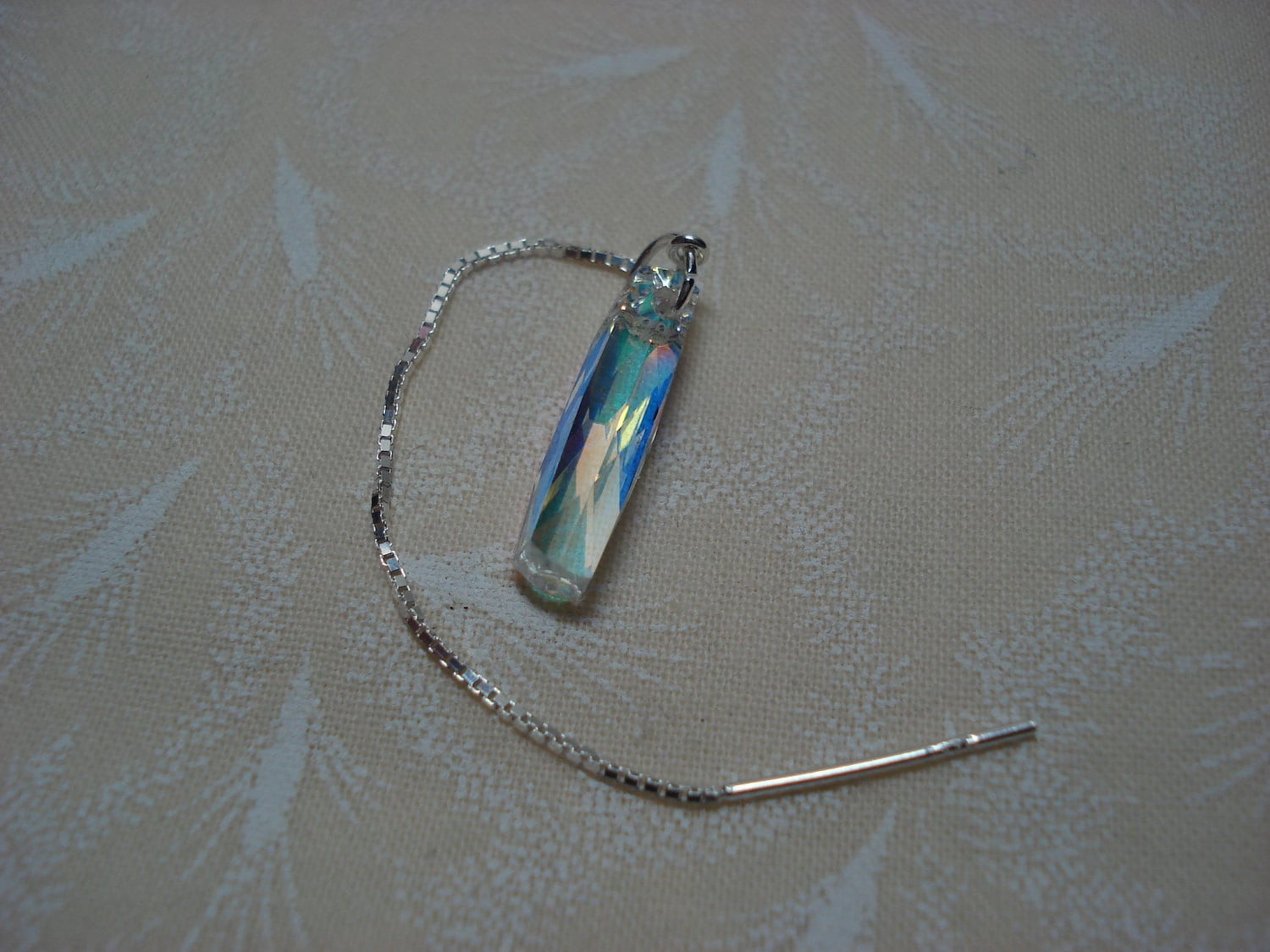 Regenbogen Swarovski Kristalle Auf Sterling Ohrgewinden-Kostenloser Versand in Die Usa - Threader Ohrringe Oder Halskette von LeasEarThreads