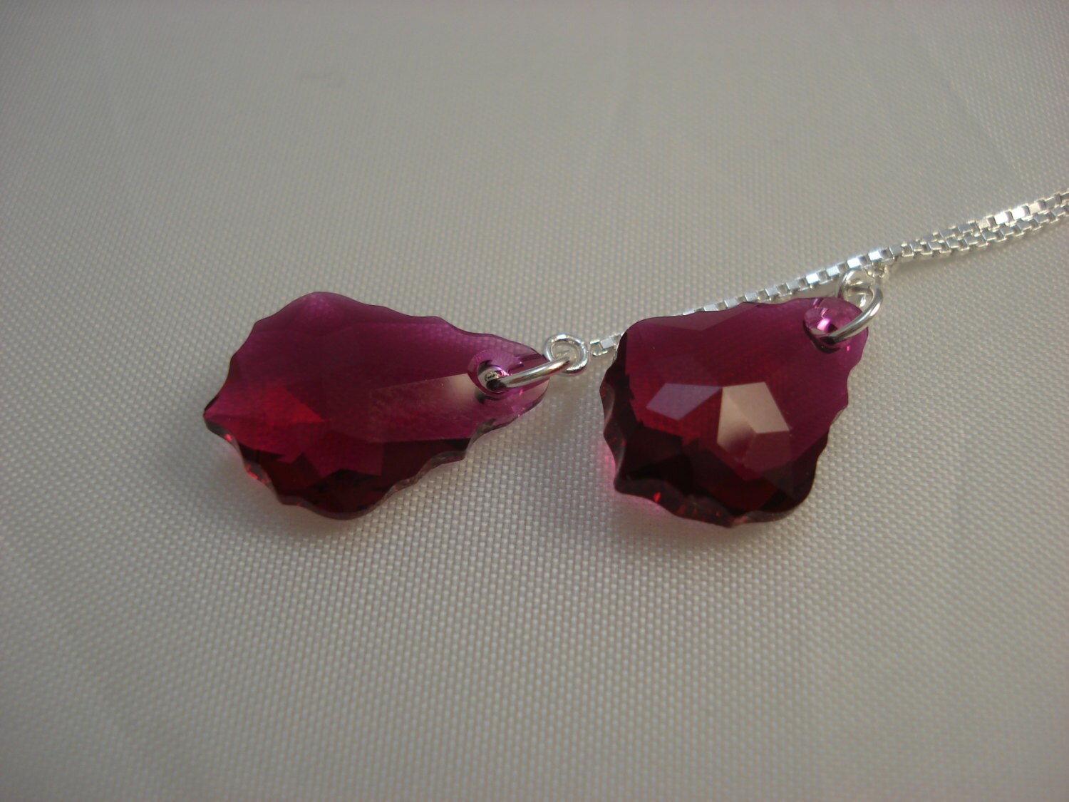 Rubin Farbige Swarovski-Kristallen Auf Sterling Ohr Fäden - Threader Ohrringe Oder Halskette-Free Versand in Die Usa Rubin Farbige Swarovski-Kristallen Auf Sterling Ohr Fäden - Threader Ohrringe Oder Halskette-Free Versand in Die Usa von LeasEarThreads