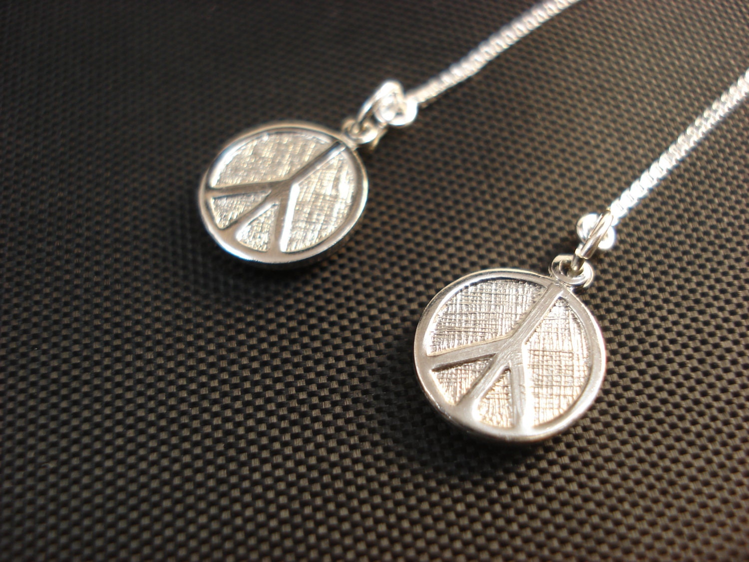 Silber Peace Zeichen Auf Sterling Ohr Threads-Threader Ohrringe Oder Halskette-Kostenloser Versand in Die Usa Silber Peace Zeichen Auf Sterling Ohr Threads-Threader Ohrringe Oder Halskette-Kostenloser Versand in Die Usa von LeasEarThreads