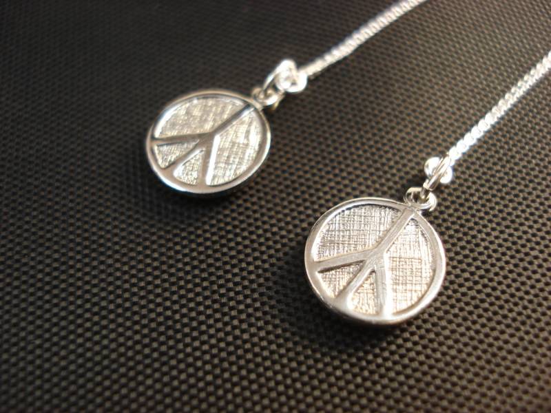 Silber Peace Zeichen Auf Sterling Ohr Threads-Threader Ohrringe Oder Halskette-Kostenloser Versand in Die Usa von LeasEarThreads