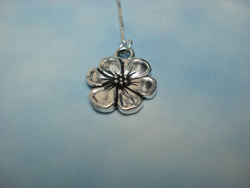 Silberne Blumen Auf Sterling Ohrgewinden-Threader Ohrringe Oder Halskette-Kostenloser Versand Nach Usa von LeasEarThreads