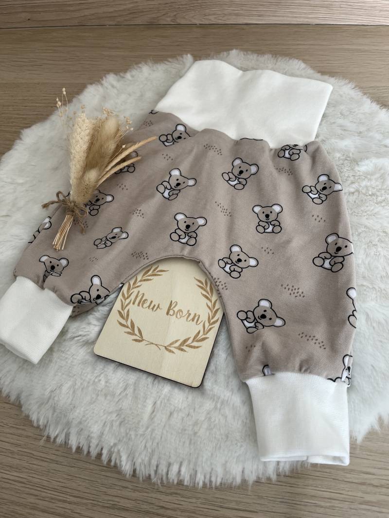 Gemütliche Pumphose Hose Baby Kind Junge Mädchen Newborn „Koalabären" von LeasNaehtraum