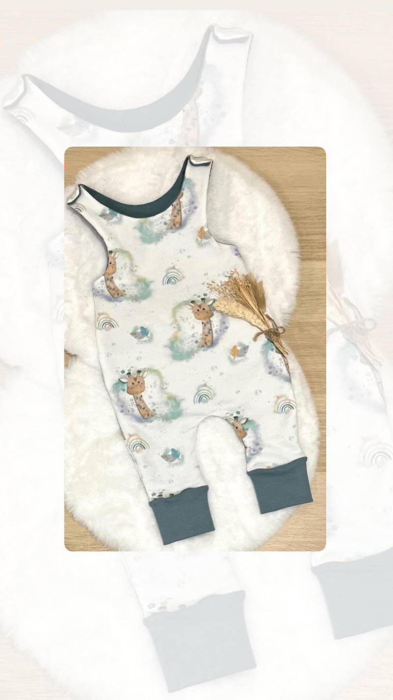 Gemütlicher Strampler/Hose Halstuch Baby Kind Junge Mädchen Newborn „Giraffe Mint Hoch Hinaus" von LeasNaehtraum