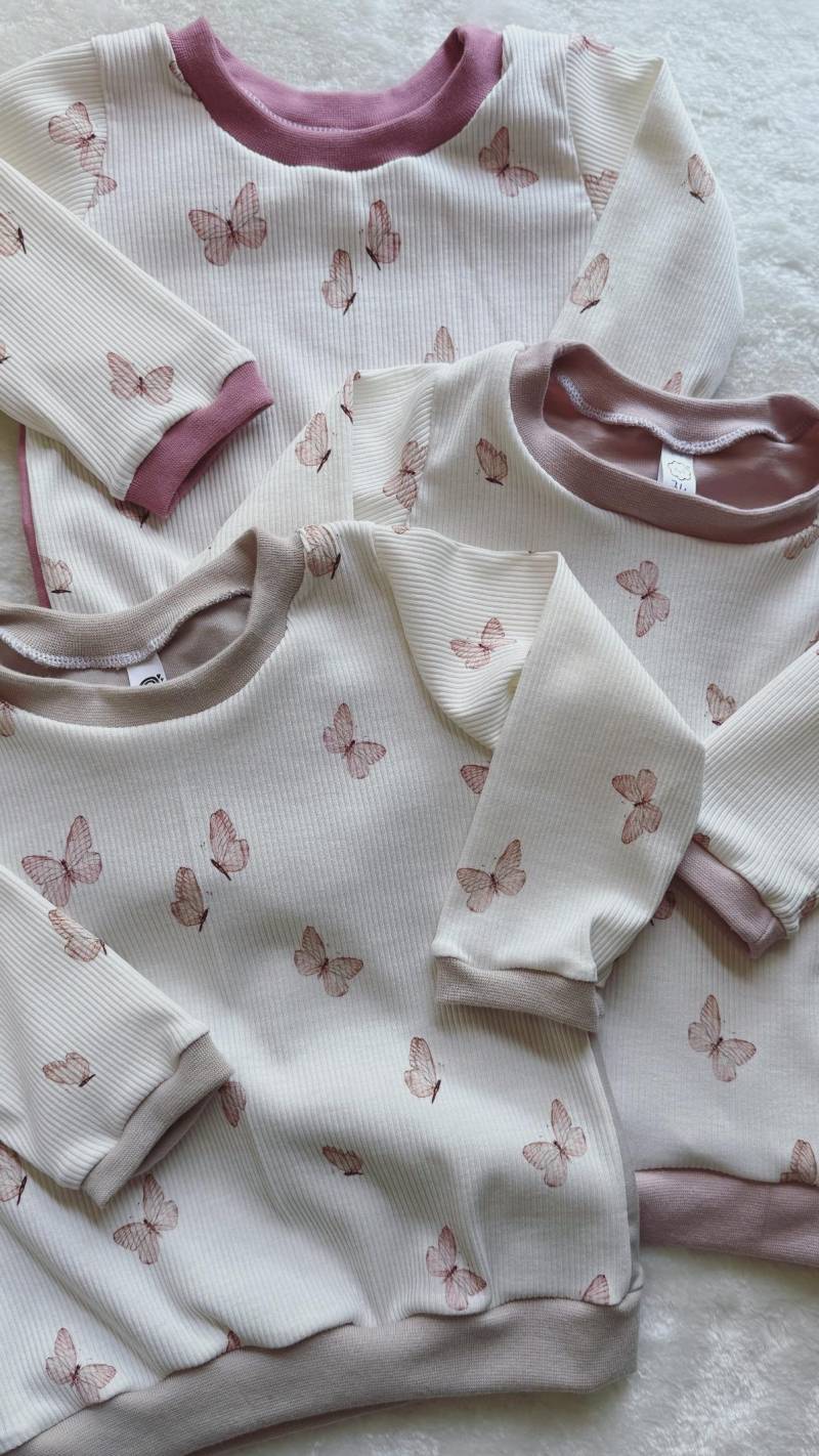 Sweater/Oberteil Langarmshirt Pullover Pumphose Set Baby Kind Junge Mädchen Newborn „Rosa Schmetterlinge" Ribjersey von LeasNaehtraum