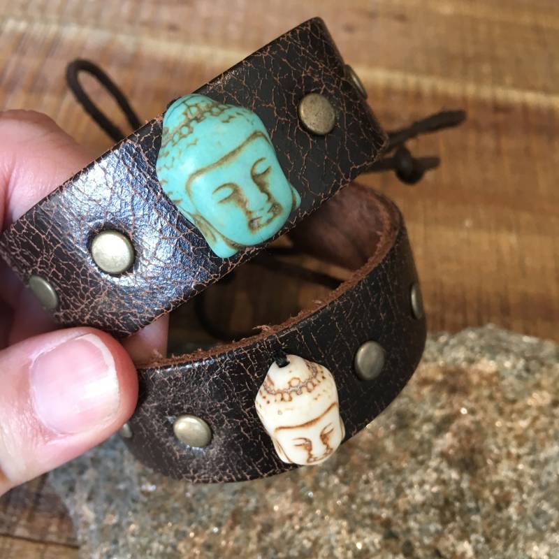 Buddha Kopf Armband - Dunkelbraun Distressed Leder Manschette Yoga von LeatheRCycle