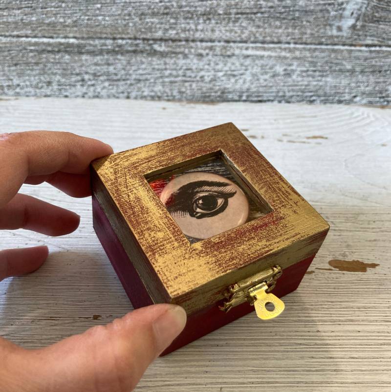 Eye Box, Verlobungsring-Box Mit Auge Illustration, Bemalte Holz-Ring-Box, Hochzeit Ring-Box, Ring-Träger-Box, Alle Sehen Geheimnis Box von LeatheRCycle