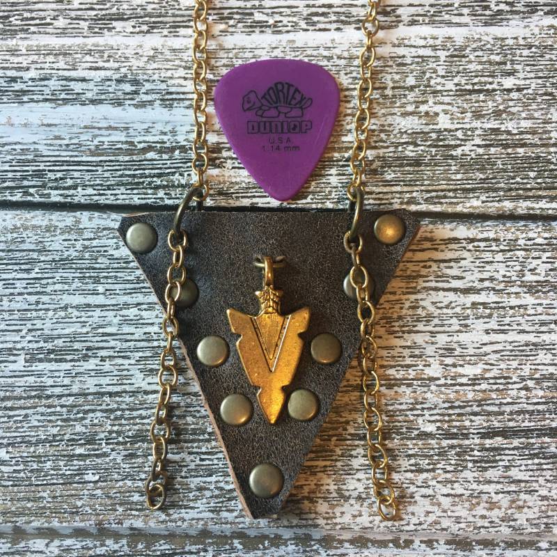 Gitarre Pick Case, Zubehör, Gitarrist Geschenk, Leder Pick-Beutel, Musik-Festival Halskette, Goldene Pfeilspitze Charme, Leder-Geschenke von LeatheRCycle