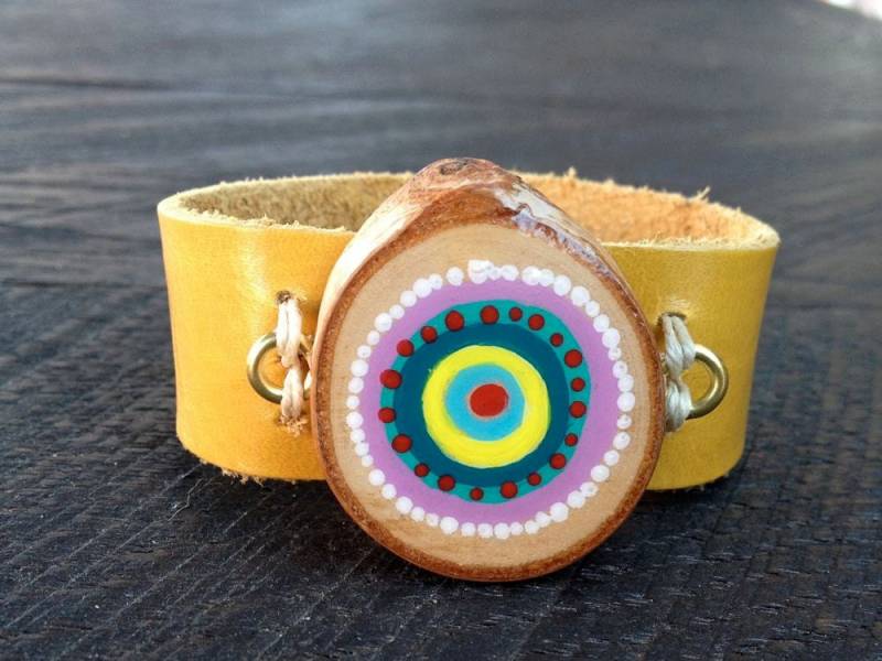 Leder Manschette Armband Mit Bemalten Holz Scheibe, Uhr Wie, Sommer Schmuck von LeatheRCycle
