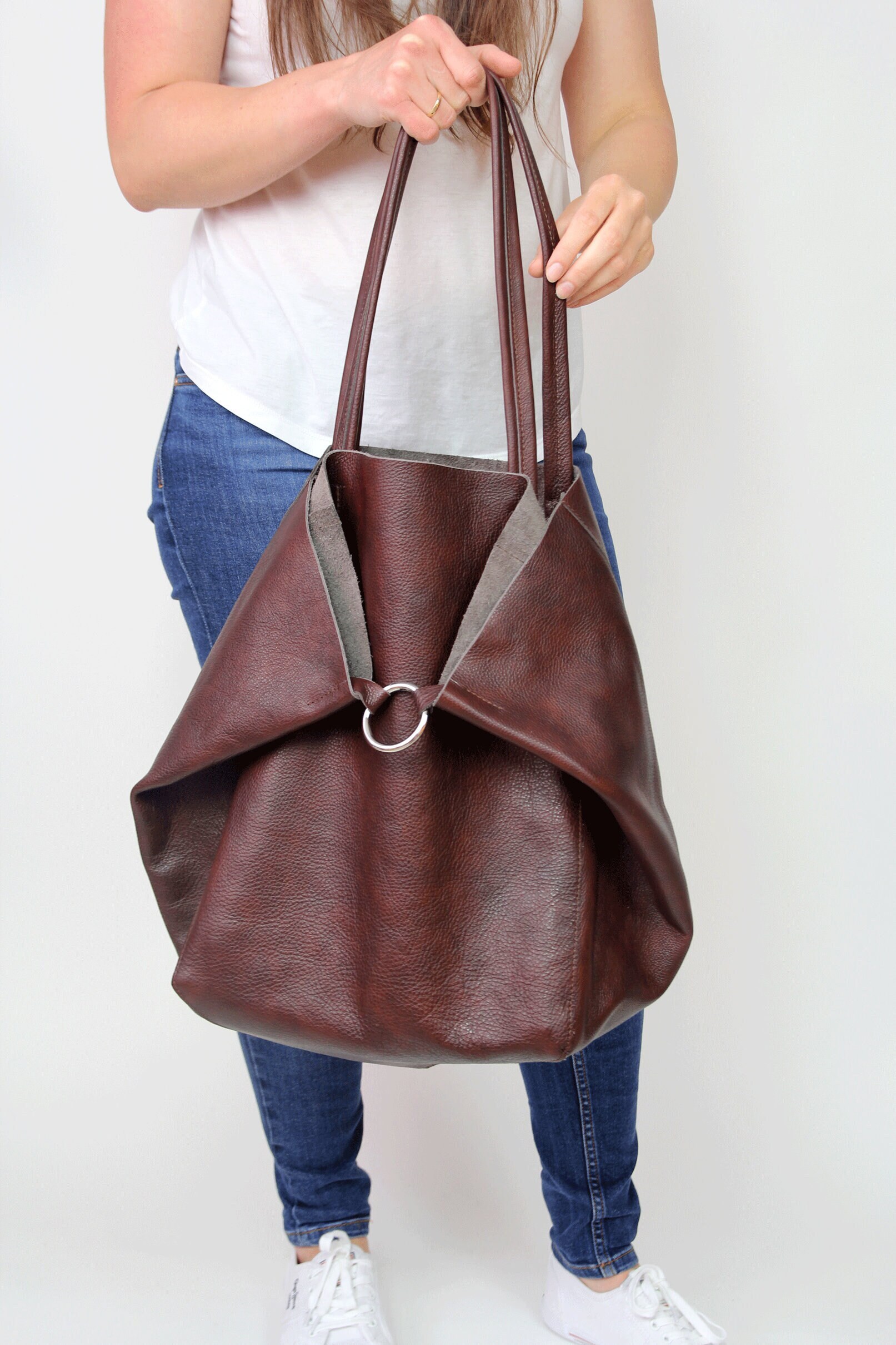 Braune Große Ledertasche, Aubergine Oversized Tasche, Große Shopper Handtasche Für Frauen, Echtleder von LeatherBagsStudio