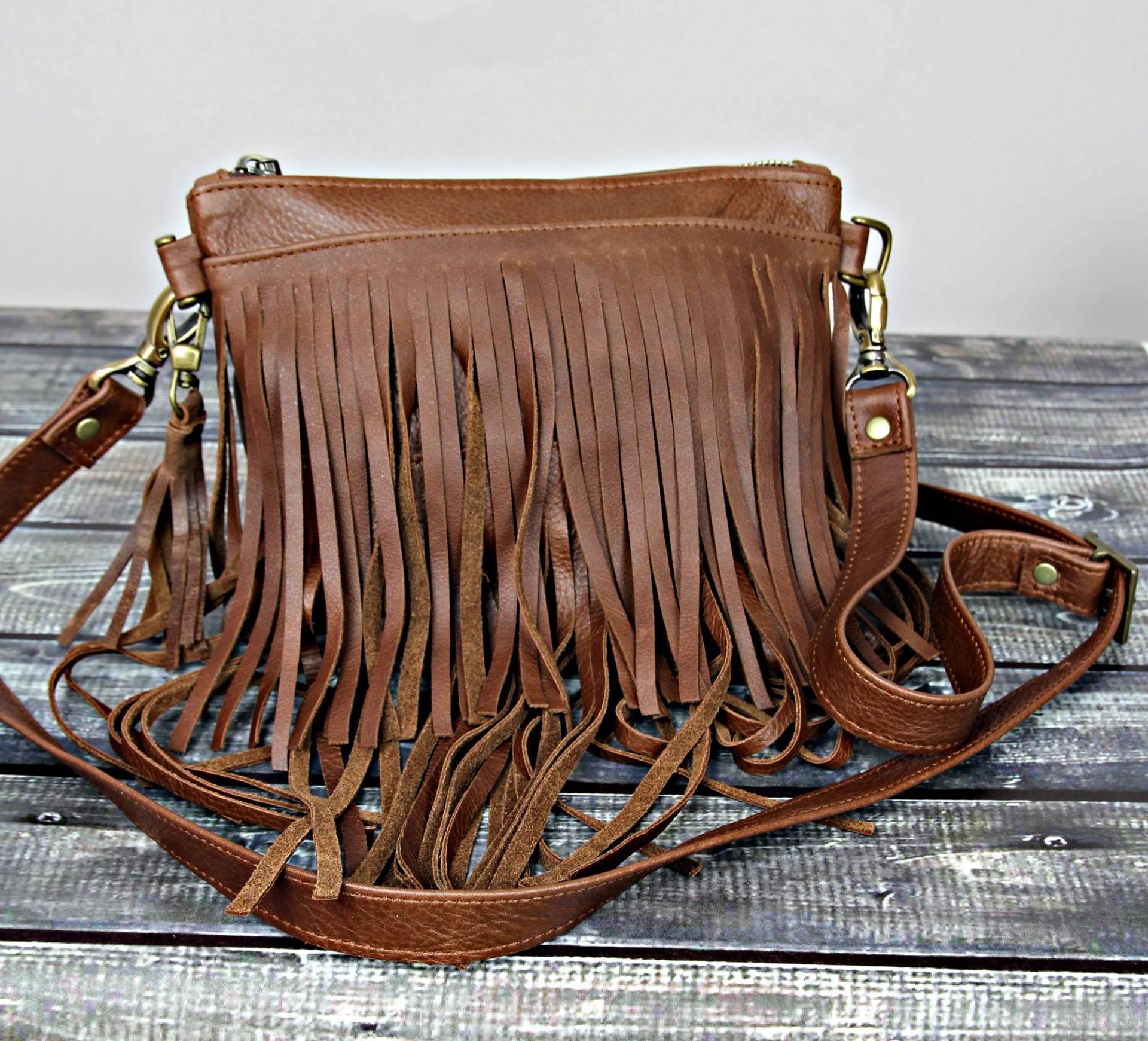 Handgemachte Distressed Leder Fransen Crossbody Bag Western Boho Geldbörse von LeatherBagsStudio