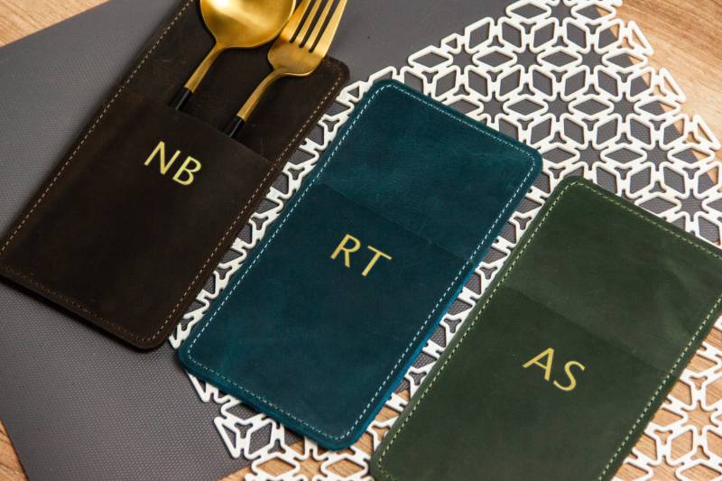 Leder Utensilienhalter, Besteckhalter Beutel, Lederbesteck Tasche, Personalisierter Besteckhalter, Utensilienveranstalter von LeatherByDarina