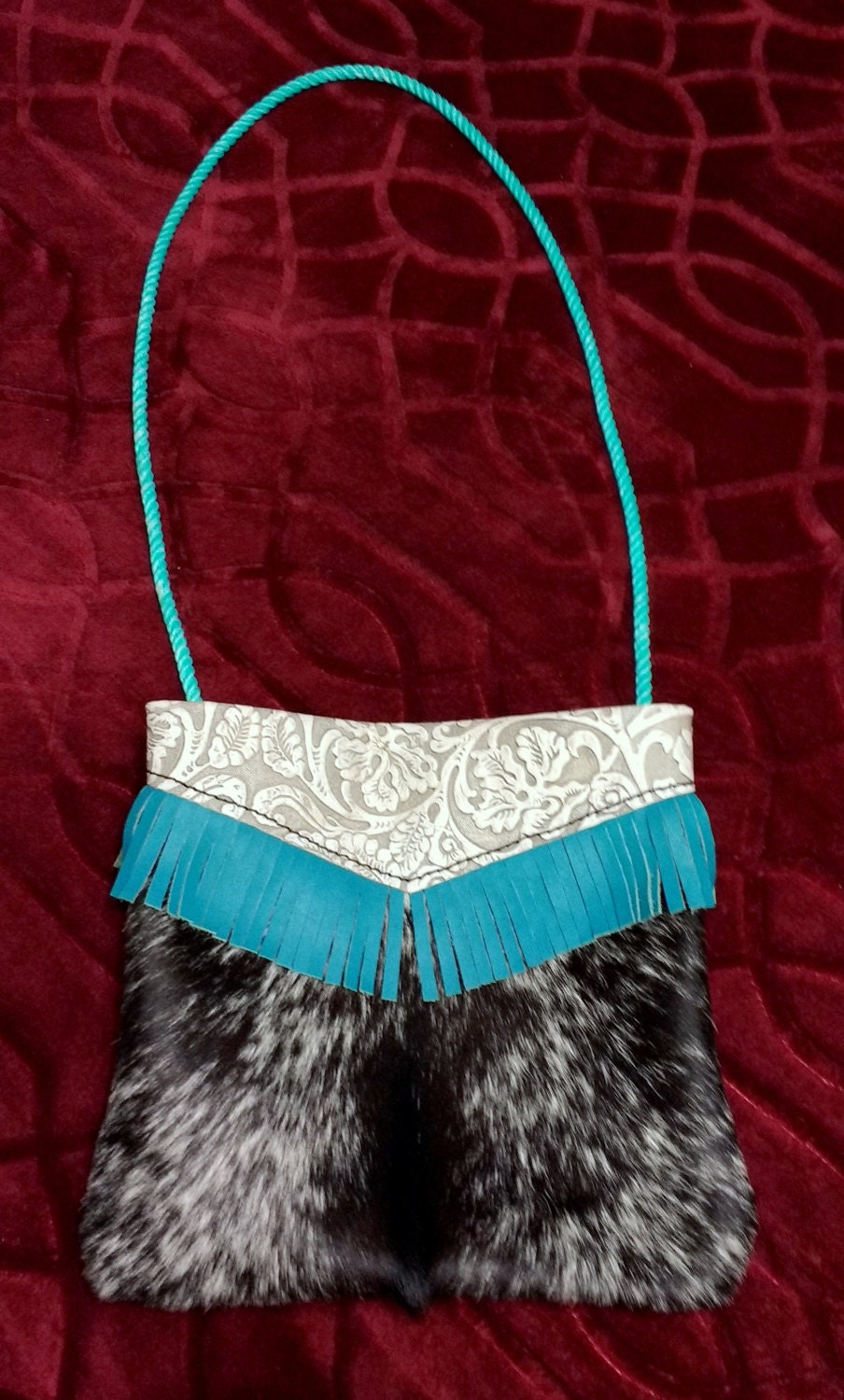 Türkis Fransen Hair-On-Leder Geldbörse Mit Seil Schulterriemen // Geschenke Für Sie Rodeo Fashion Türkis, Schwarz Und Weiss von LeatherByLacy