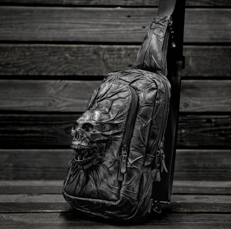 Handgefertigte Schwarze Leder Crossbody Tasche Skull Gothic Stil, Ledertasche Mit Skull, Biker Custom Design Handgefertigte Schwarze Leder Crossbody Tasche Skull Gothic Stil, Ledertasche Mit Skull, Biker Custom Design von LeatherCaptivity