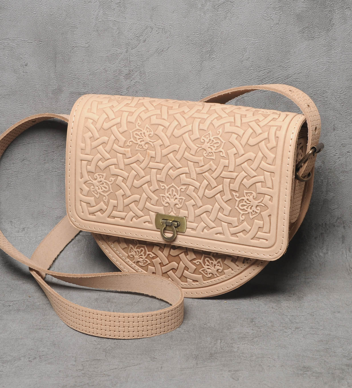 Beige Ledergeldbörse, Große Umhängetasche, Beige Echtledertasche, Einzigartige Geprägte Geschenk Für Mädchen von LeatherCraftsUA