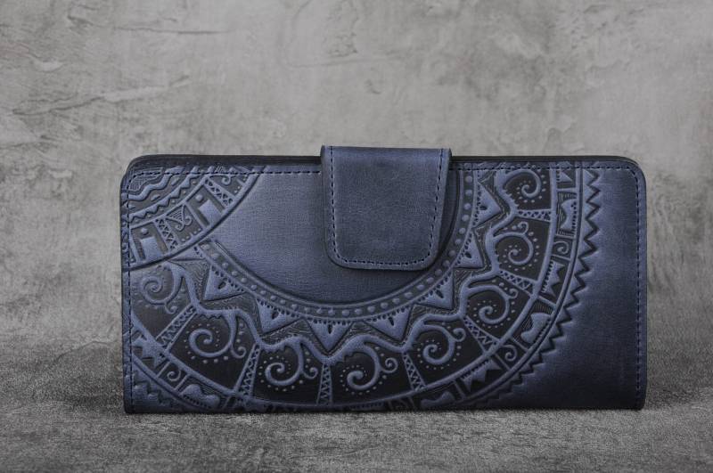 Blaue Leder Geldbörse Geprägte Boho Clutch Mit Münzfach von LeatherCraftsUA