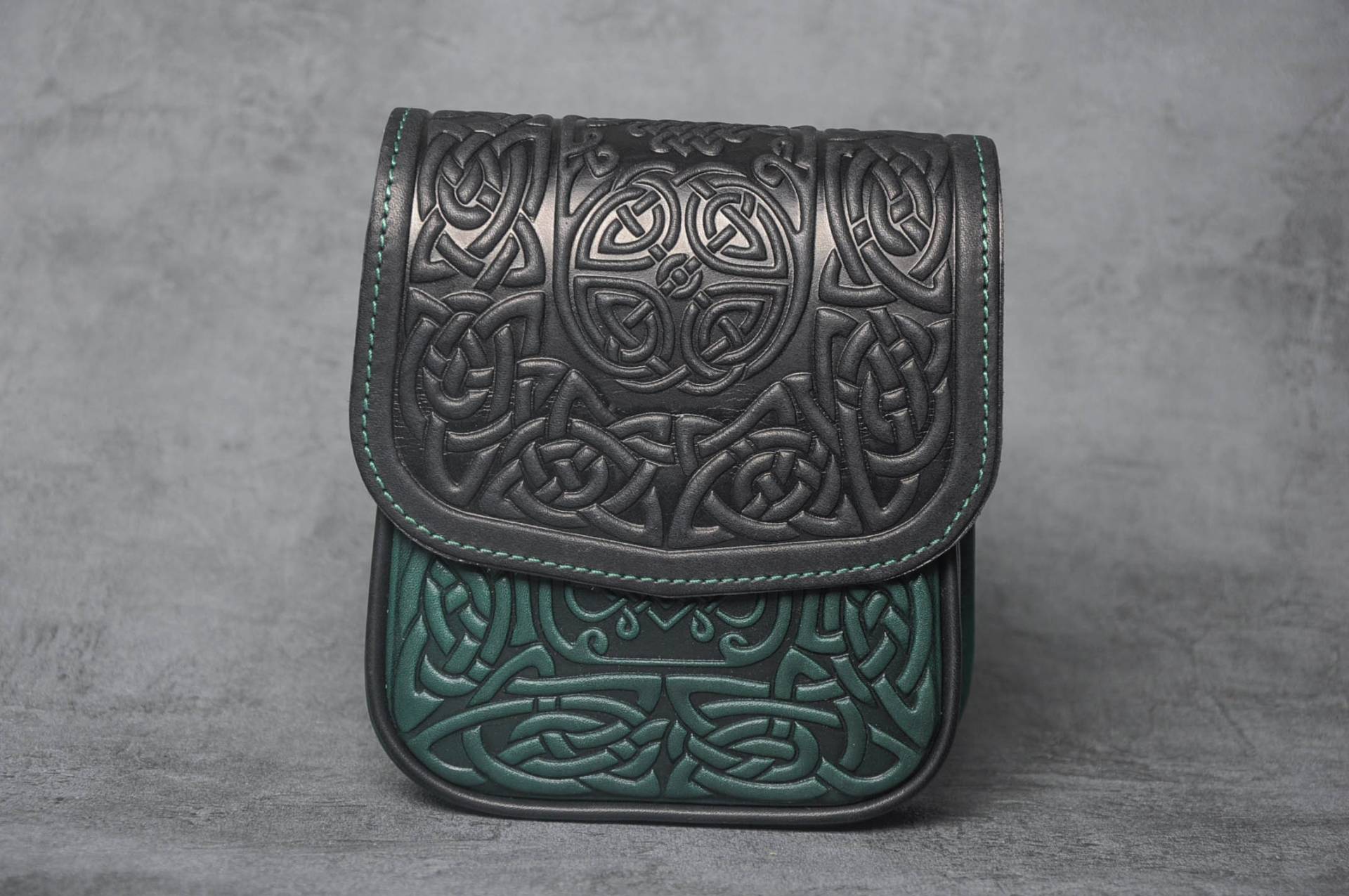 Geprägte Leder Mini Crossbody Bag Grün & Schwarz Hot Punzierte Geldbörse von LeatherCraftsUA