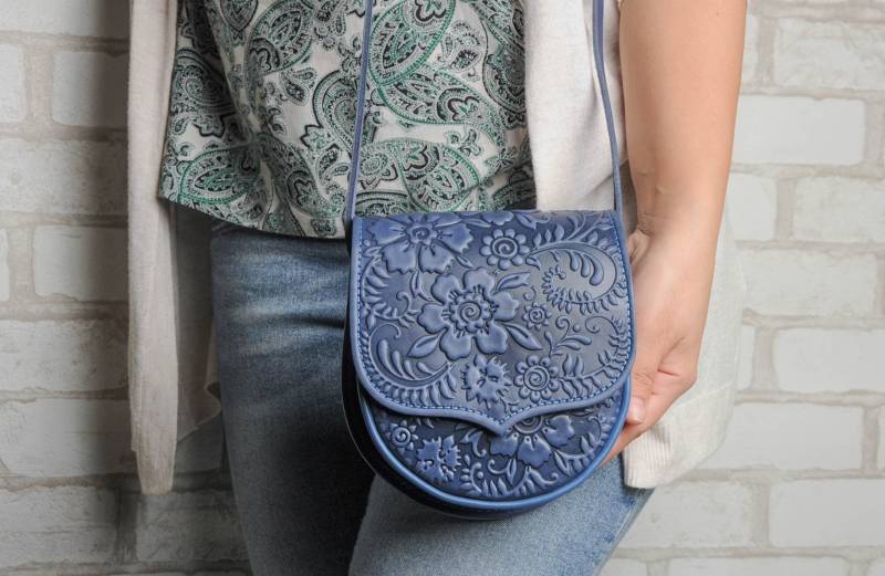 Geprägte Leder Umhängetasche Blaue Hot Punzierte Mini Geldbörse von LeatherCraftsUA