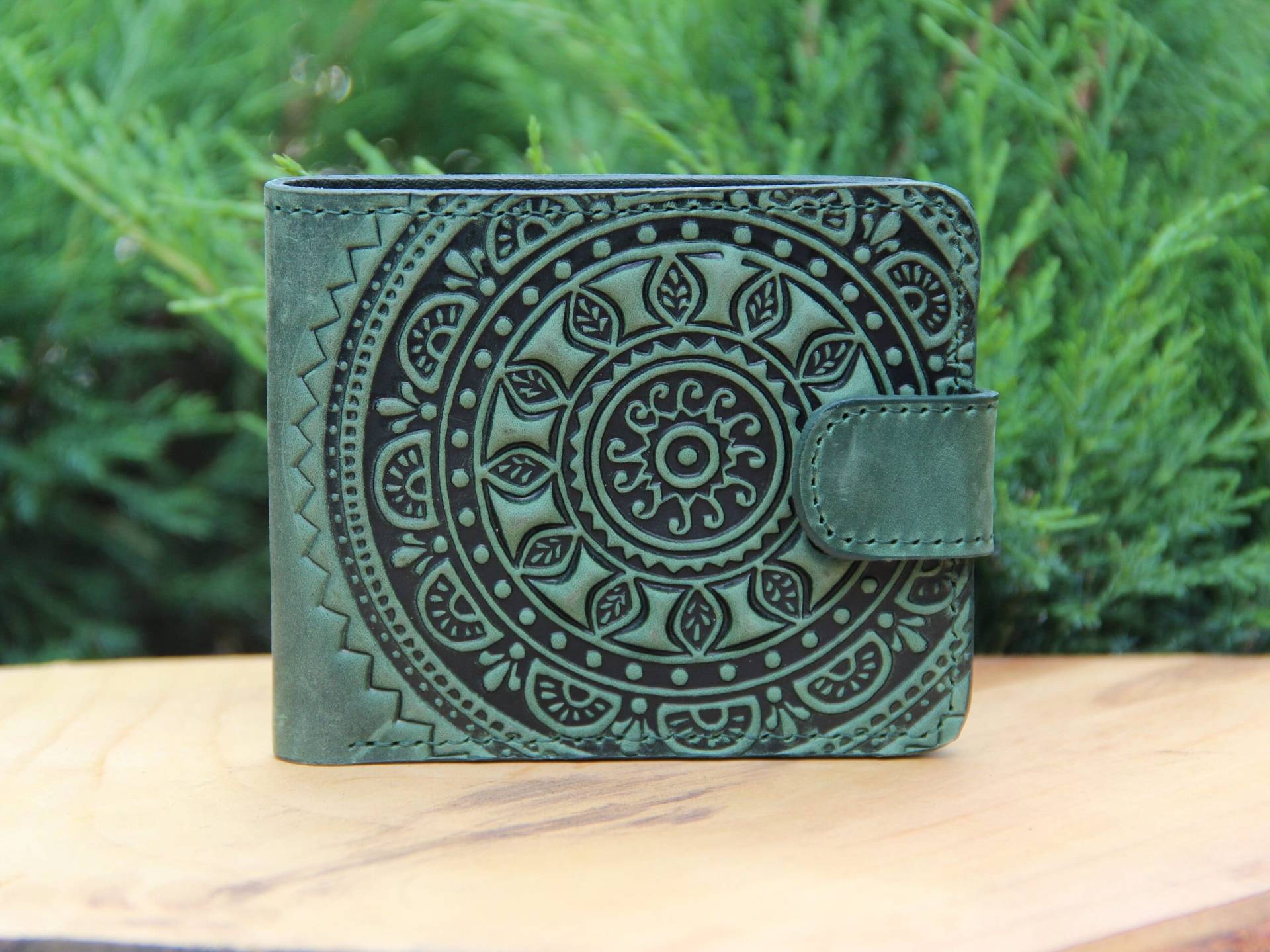 Grüne Leder Geldbörse Damen, Mandala Taschengeldbörse, Aus Weichem Leder, Boho Geldbörse, Geprägte Brieftasche, Geschenk Für Sie von LeatherCraftsUA