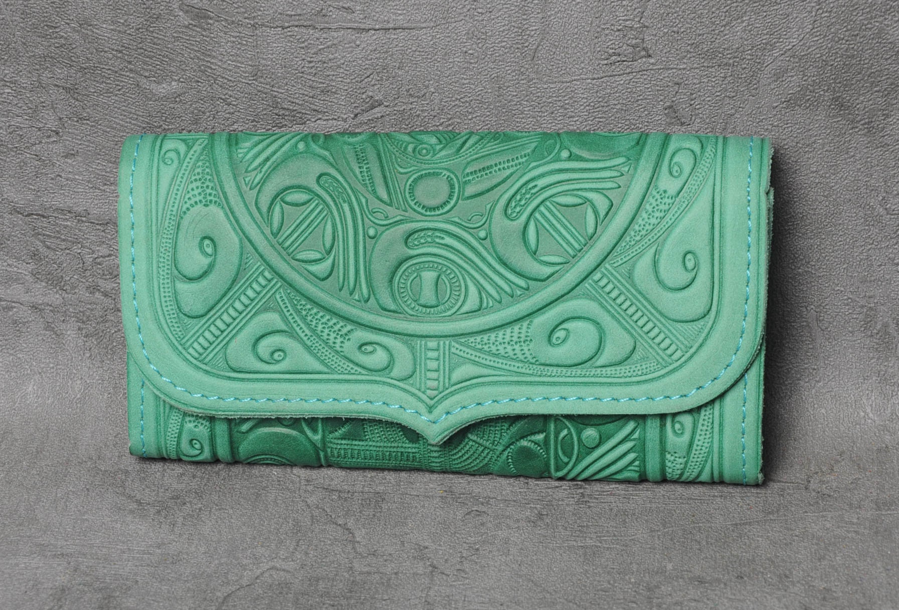 Grüne Lederbrieftasche, Damenbrieftasche, Mintfarbene Geschenk Für Frauen, Reiselederbrieftasche, Reisedokumenthalter, Feminine Brieftasche von LeatherCraftsUA
