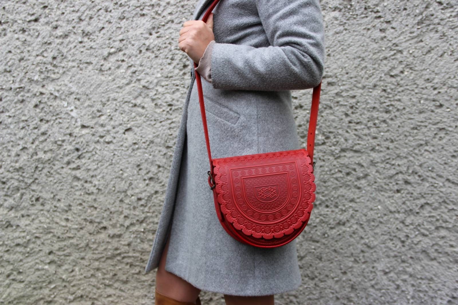 Rote Leder Umhängetasche Hot Punzierte Handgefertigte Messenger von LeatherCraftsUA