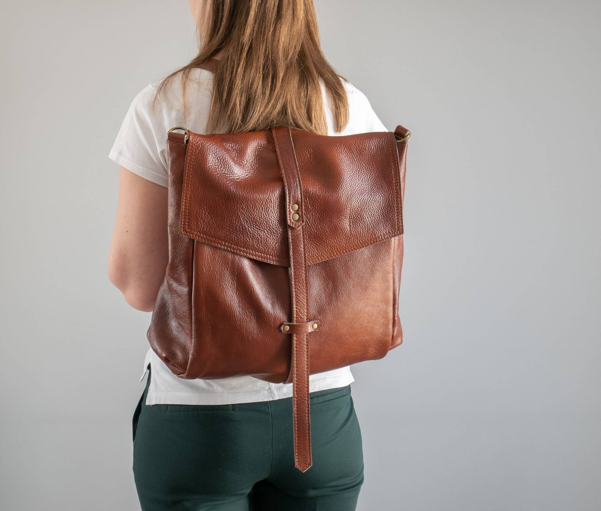 3In1 Wandelbare Tasche, Cognac Brauner Leder Rucksack, Große Crossbody Schultertasche Reisetasche, Damen Handtasche, Braune Weekender Tasche von LeatherDesignStudio