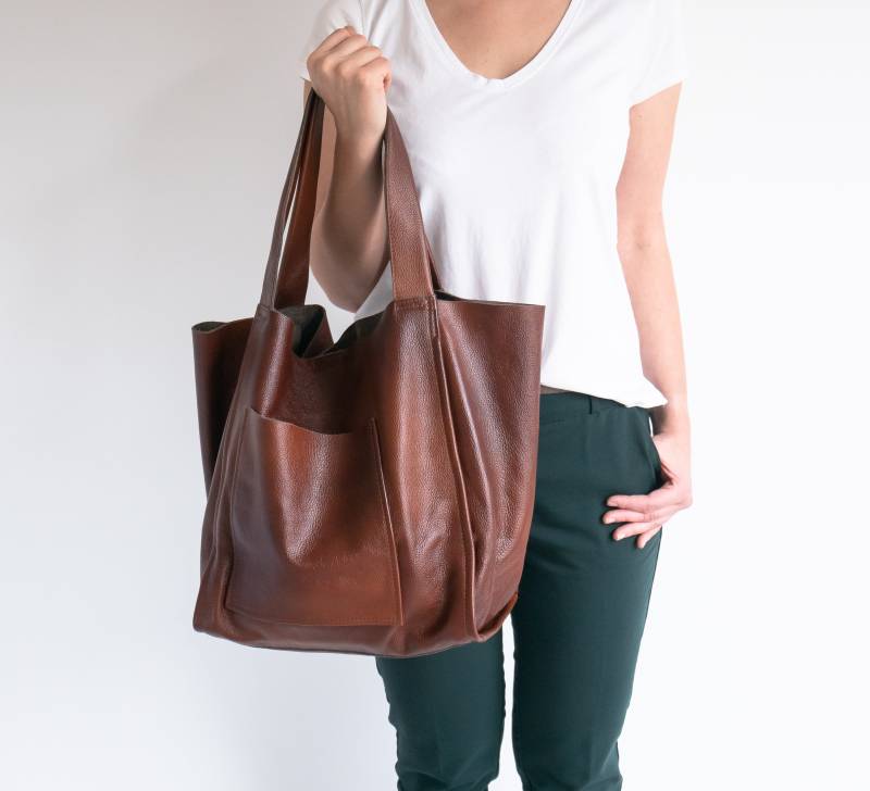 Braun Leder Tragetasche, Cognac Slouchy Tote, Große Handtasche Für Frauen, Everyday Shopper, Geldbörse, Weekender Oversize Tasche von LeatherDesignStudio