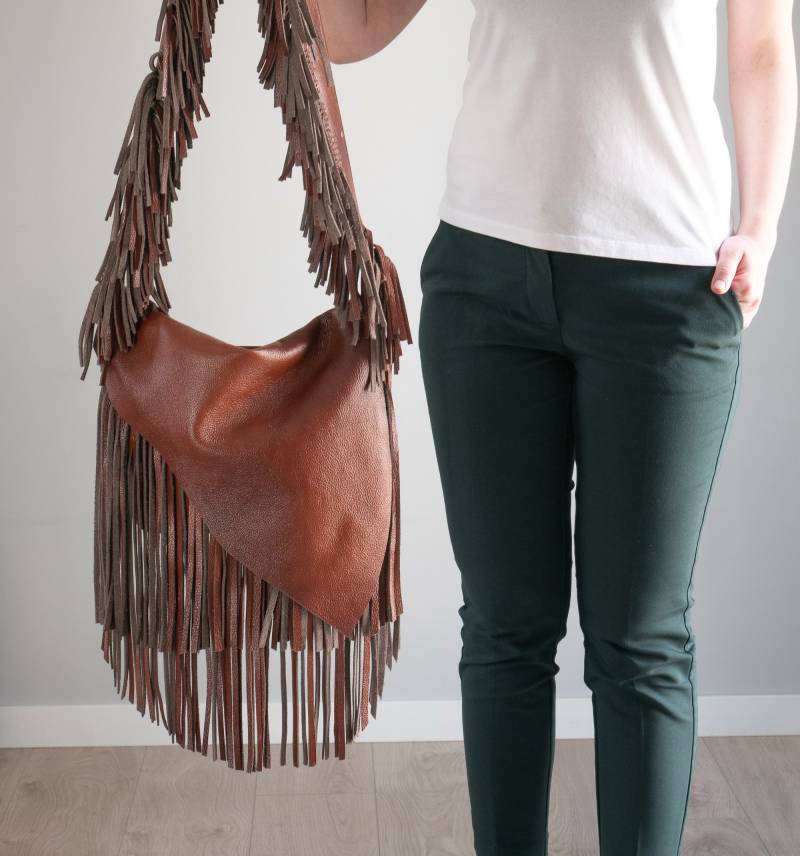 Braune Crossbody Ledertasche, Cognac Braun Boho Tasche, Ledertasche Mit Fransen, Leder Geldbörse, Tasche Im Western-stil, Lange Fransen Hippe von LeatherDesignStudio