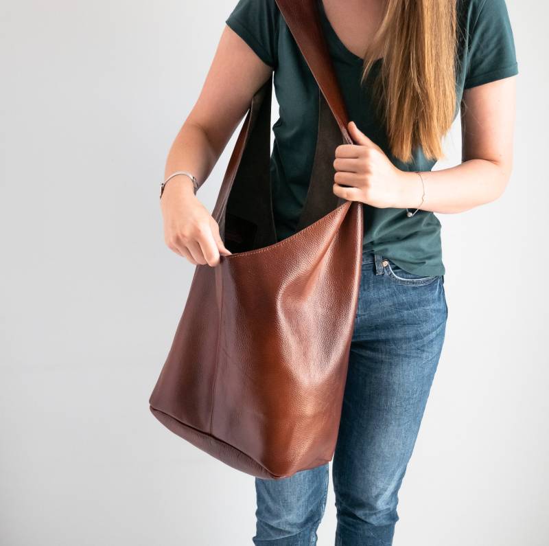 Cognac Braun Boho Tasche, Leder Hippie Frauen Hobo Bag, Übergroße Hippie Geldbörse, Boho Slouchy Schulter Stil von LeatherDesignStudio