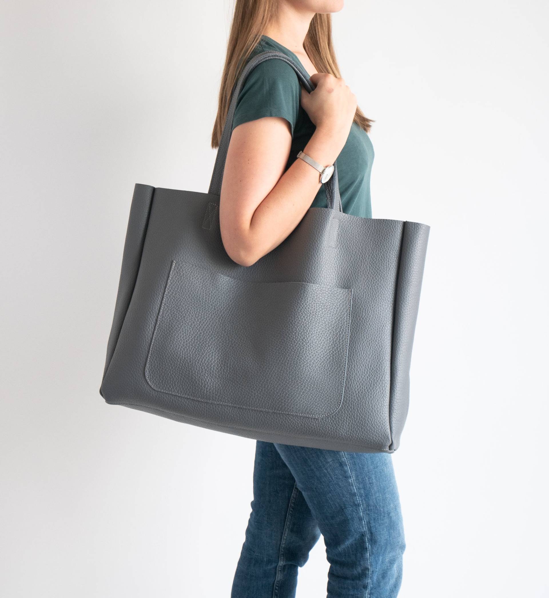 Dunkelgraue Grosse Schulterbeutel, Oversize Ledertasche, Leder Frauen Geldbörse, Große Schultertasche, Graue Handtasche von LeatherDesignStudio