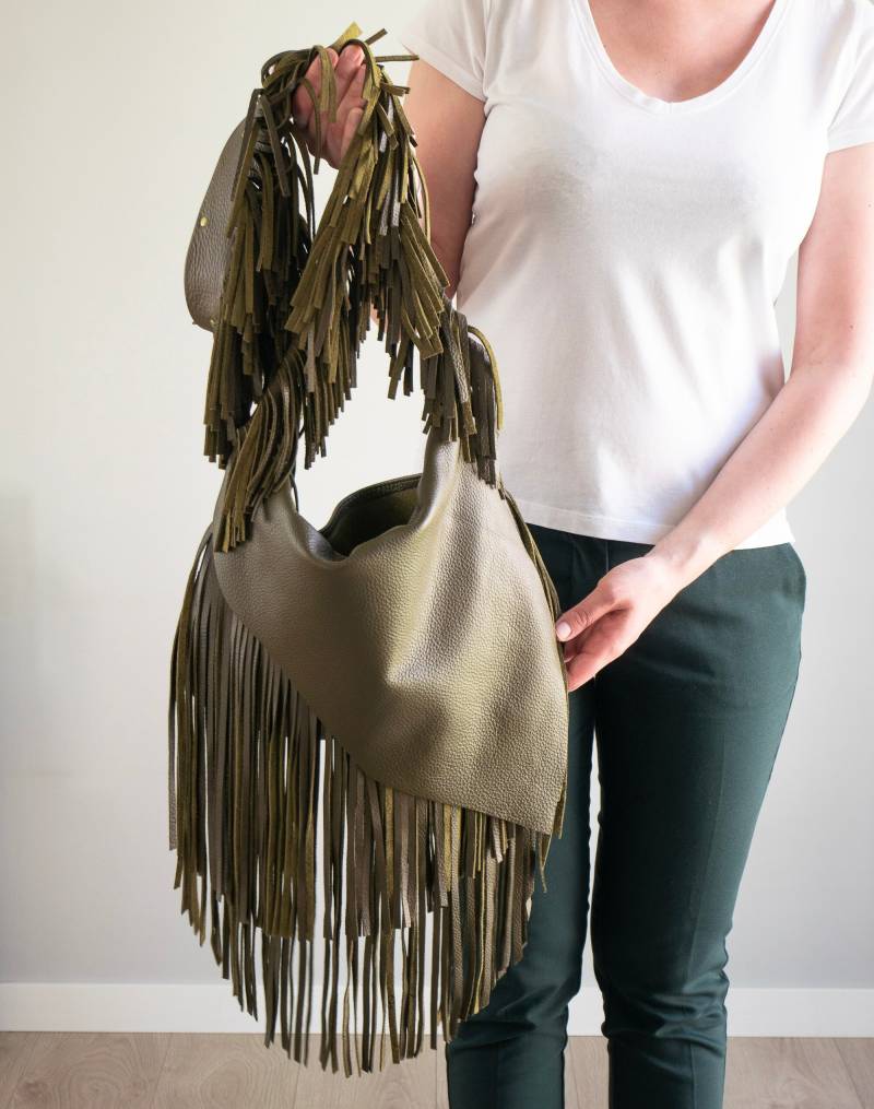 Grüne Crossbody Ledertasche, Olivgrüne Boho Tasche, Ledertasche Mit Fransen, Tasche Im Western-stil, Leder Geldbörse, Lange Fransen Hippe von LeatherDesignStudio