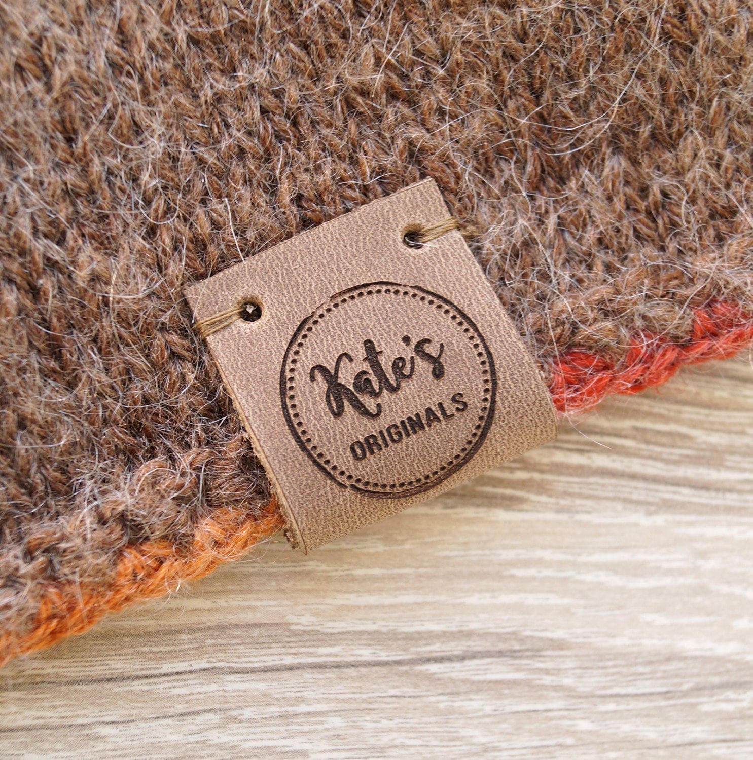 stricketiketten, Mittelfalten-Lederetiketten, Häkeletiketten, Faltetiketten, Lederanhänger, Branding-Logo-Etiketten, Personalisierte Lederetiketten stricketiketten, Mittelfalten-Lederetiketten, Häkeletiketten, Faltetiketten, Lederanhänger, Branding-Logo-Etiketten, Personalisierte Lederetiketten von LeatherGoodsCompany