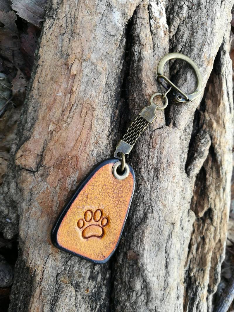 Katze Paw Schlüsselanhänger, Leder Custom Schnitzen, Personalisierte Paw Prints, Katzenpfoten von LeatherHedgehog