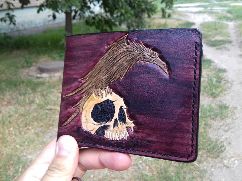 Schädel Und Rabe Portemonnaie Aus Leder, Biker Geldbörse Bifold, Krähe, Geschnitzt, Ledergeldbörse, Viking Brieftasche, Trucker Kurzen Wallet von LeatherHedgehog