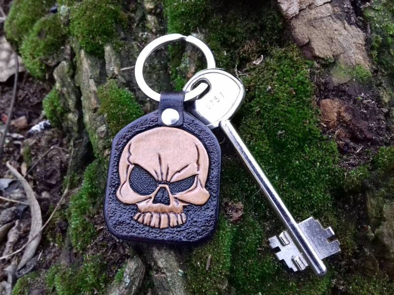 Totenkopf Schlüsselanhänger, Leder Schwerer Metall Totenkopf, Personalisiertes Schlüsselband von LeatherHedgehog