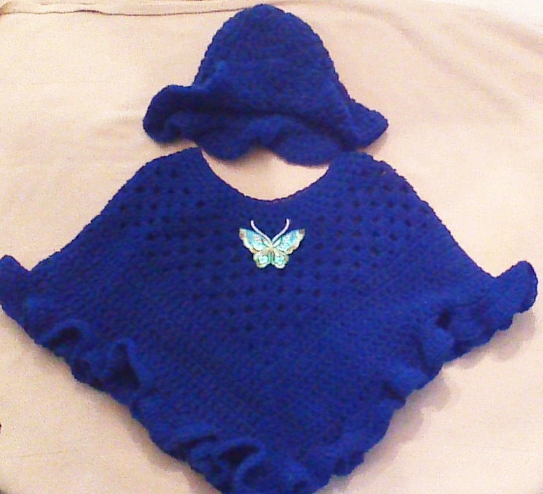 Frühlings Poncho Und Mütze Set - Royal Blau Mit Schmetterling Akzent Frühlings Poncho Und Mütze Set - Royal Blau Mit Schmetterling Akzent von LeatherLacePaperPlac