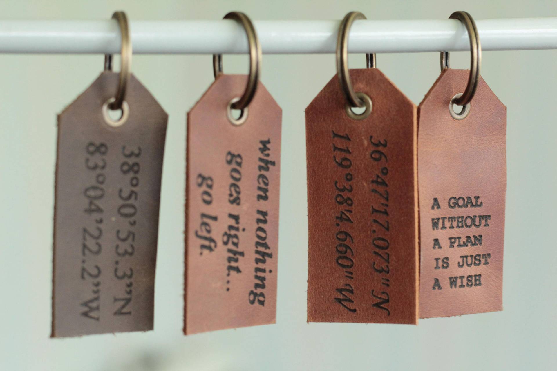 Personalisierter Leder Gepäckanhänger Individuell Gravierter Reiseanhänger von LeatherRMStudio