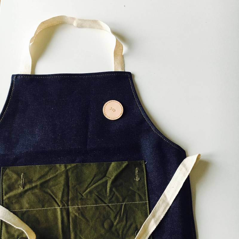 Kinder Unisex Jeans-Schürze Mit Vintage Armee Tasche Und 100 % Bio-Baumwolle Stoffband von LeatherandBitsStore